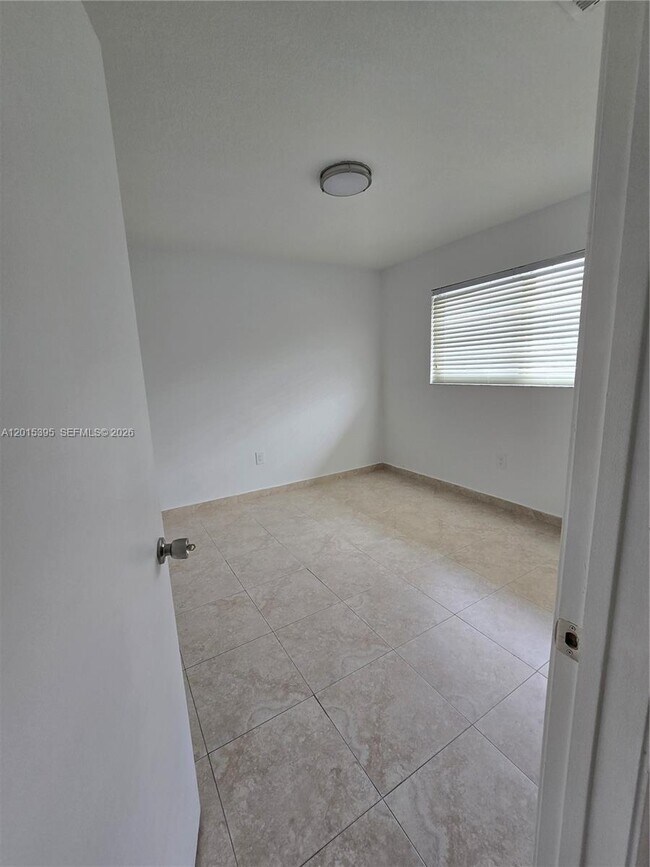 Building Photo - 1417 W 40th St