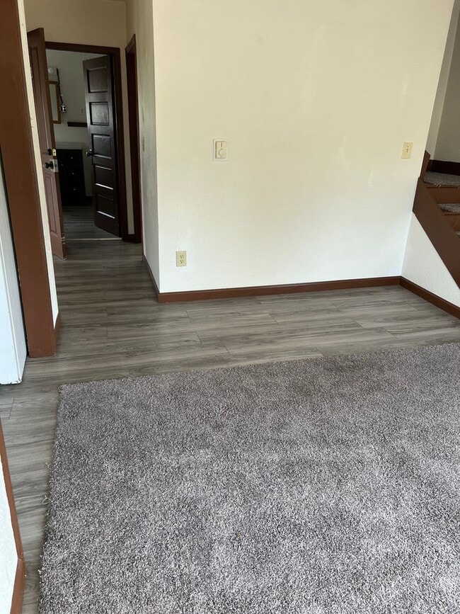 Building Photo - Valentine 1620