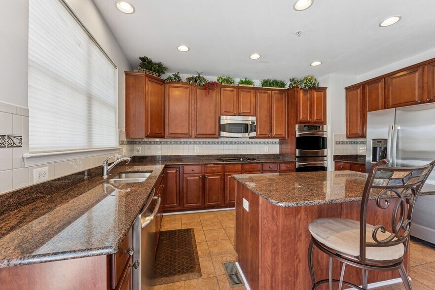 Building Photo - 4229 Talmadge Cir