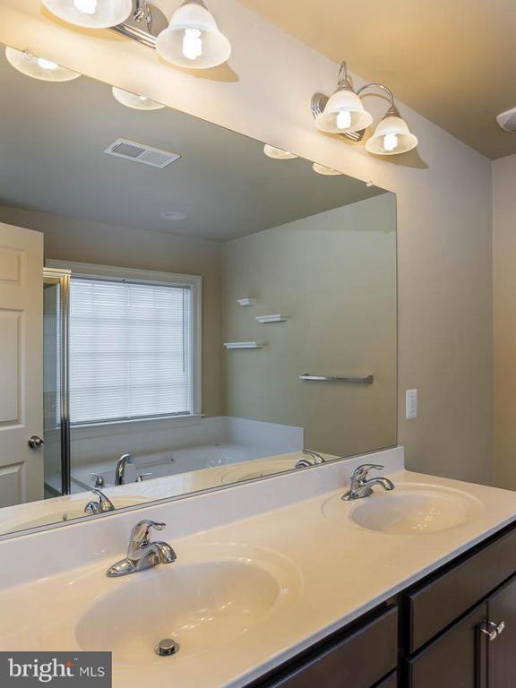 Building Photo - 220 Centennial Dr