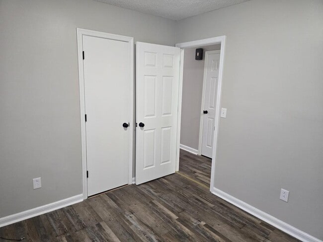 Building Photo - 301 N Broad St