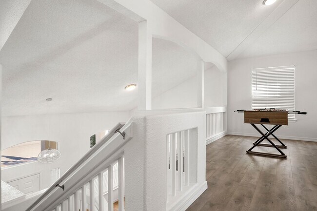 Building Photo - Stunning 4 bedroom, 2.5 bath home in West ...