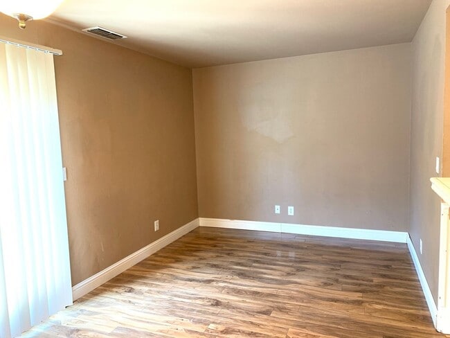 Building Photo - 2661 Carmichael Way