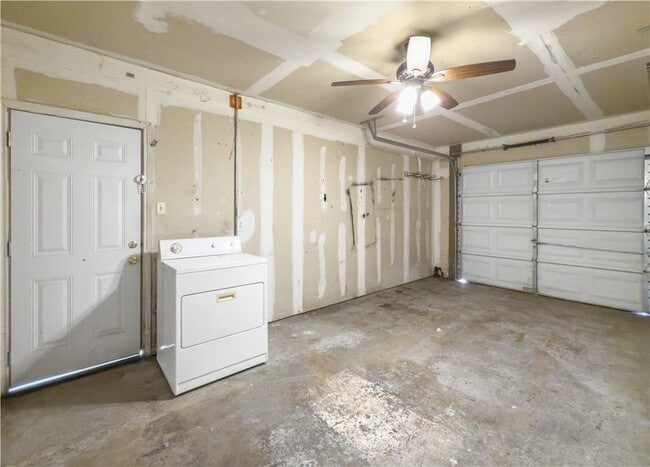 Building Photo - 703 Cherry St