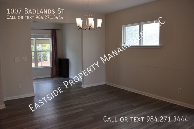 Building Photo - 1007 Badlands St