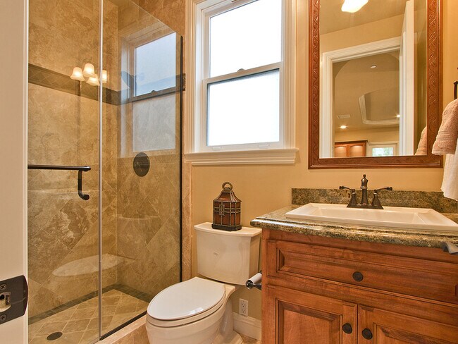 Building Photo - Spacious 3,224 Square Foot Townhouse!