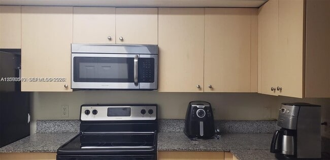 Building Photo - 2496 Centergate Dr