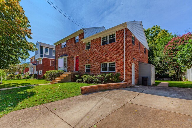Building Photo - 9902 Belhaven Rd