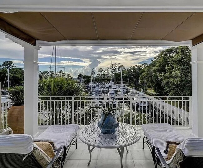 Building Photo - Spectacular Furnished Harbourfront Home in...