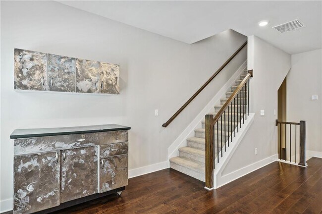 Building Photo - 1339 Callahan Cv