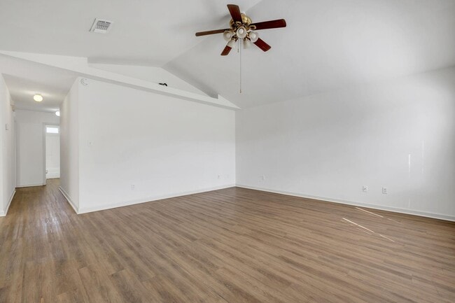 Building Photo - 3214 Skyview Dr