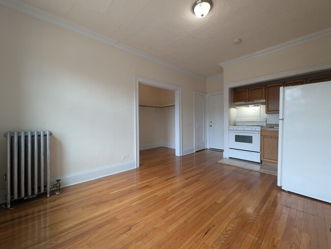Building Photo - 2737 N Spaulding Ave