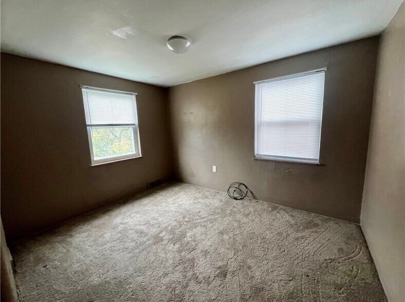 Building Photo - 650 Dunster St