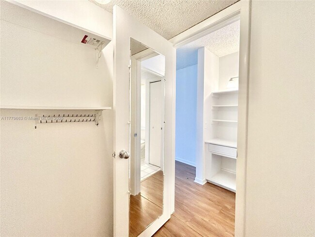 Building Photo - 6331 La Costa Dr
