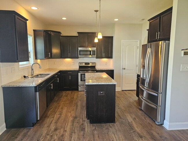 Building Photo - NEW LISTING!!!!!