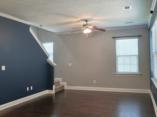 Building Photo - 697 Red Cedar Ct