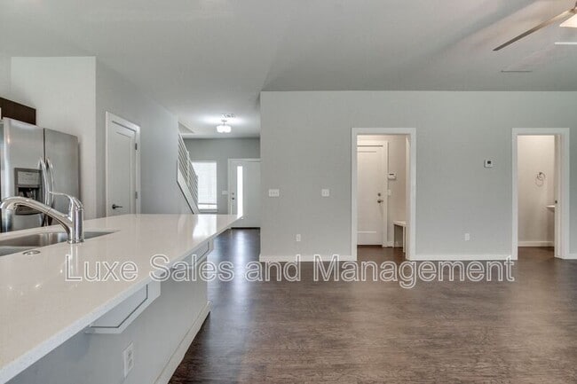 Building Photo - 17604 Sunny Hollow Rd