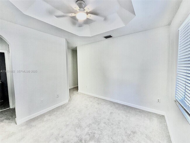 Building Photo - 2933 SE 2nd Dr