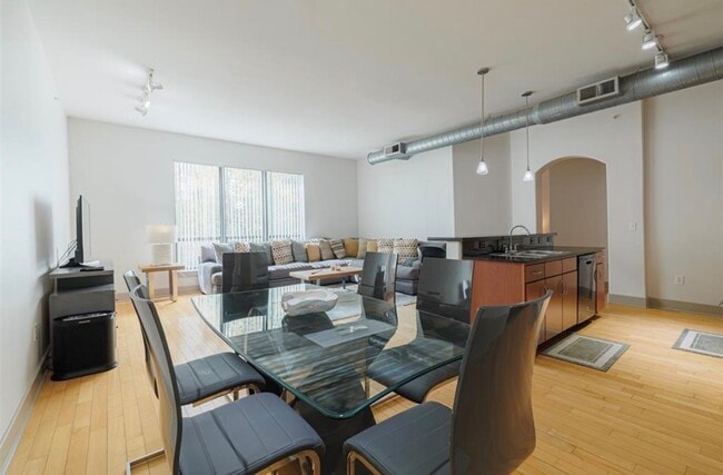 Building Photo - 1901 Post Oak Blvd