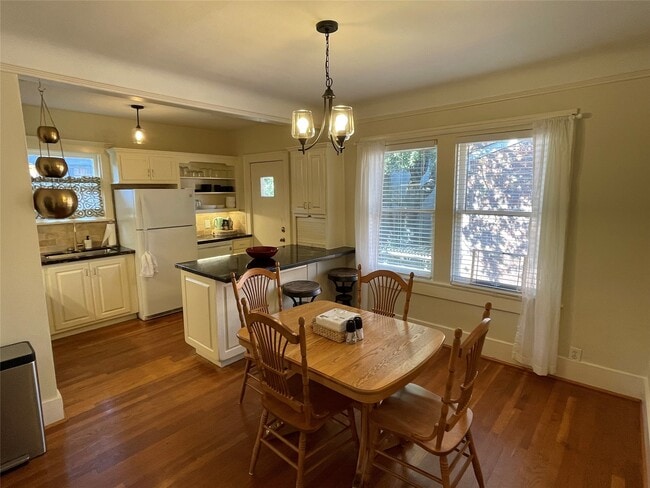 Building Photo - 1604 Castle Ct