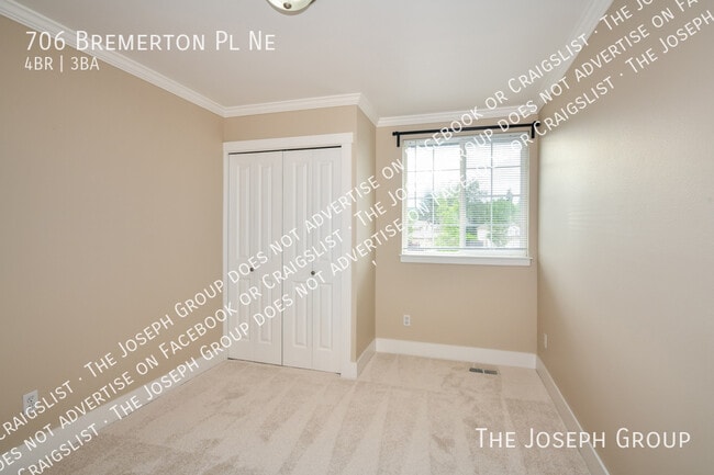 Building Photo - 706 Bremerton Pl NE