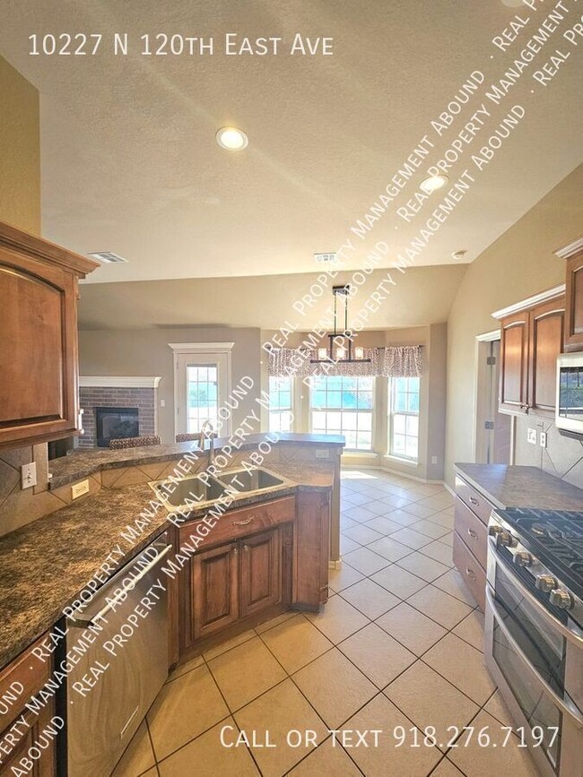 Building Photo - 10227 N 120th E Ave