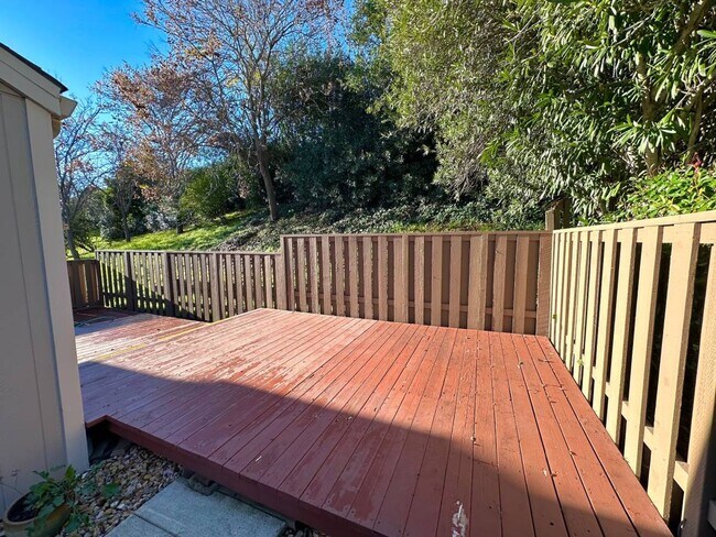 Building Photo - Virginia Hills-3 Bedroom, 2 Bath, Townhome with Garage and Pool