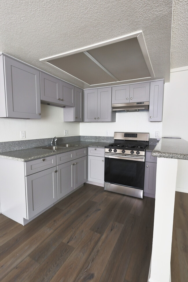 Building Photo - 2928 Leeward Ave