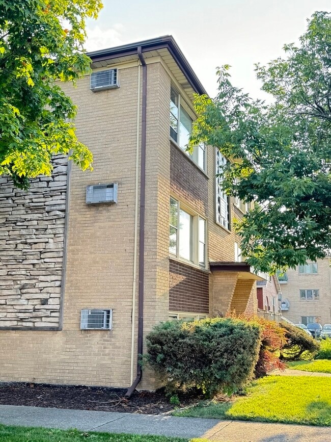 Building Photo - 7901 W Grand Ave