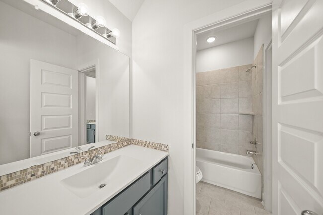 Building Photo - 6014 Bristol Spur Ln