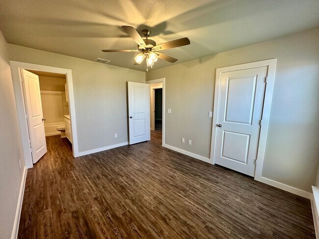 Building Photo - Available July 9th in Highly Desired Harve...