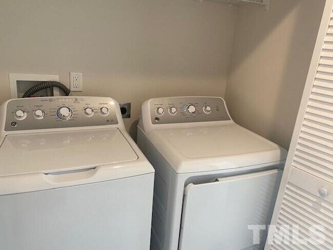 Building Photo - 511 Autumn Cure Ct