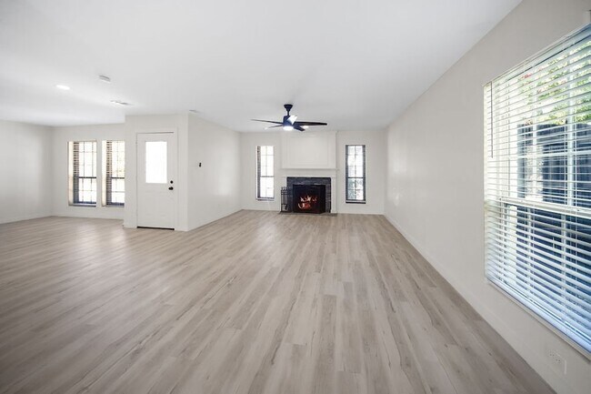 Building Photo - 5206 Vagas Dr