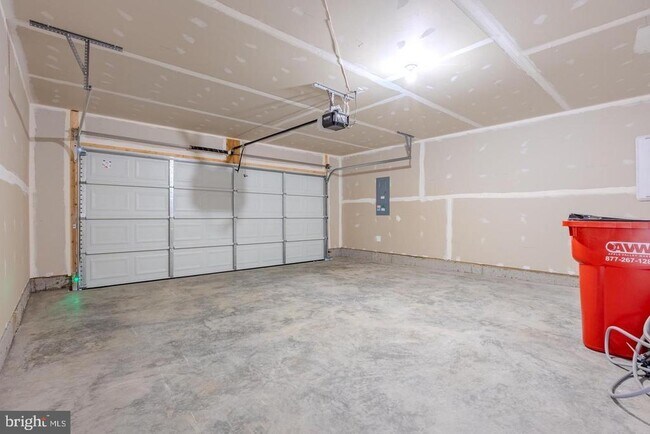 Building Photo - 110 Charing Cross Dr