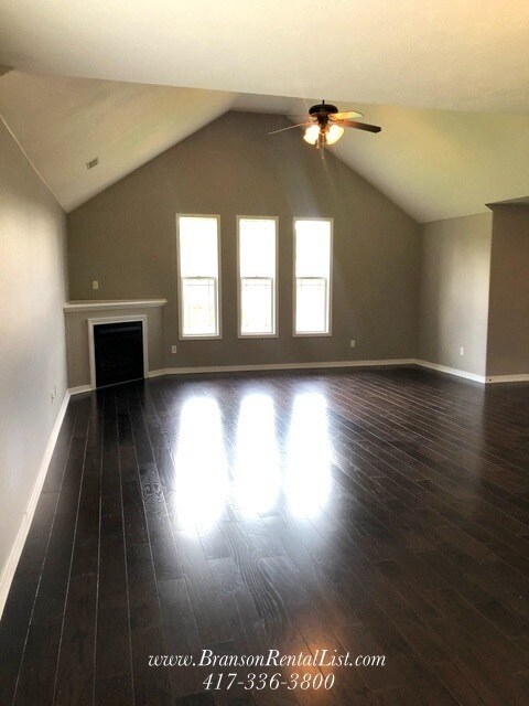 Building Photo - Over 2,000 sqft on one level