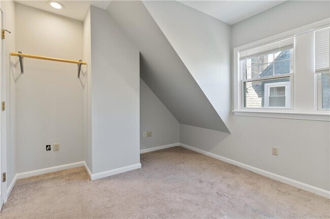 Building Photo - 157 Irving Ave
