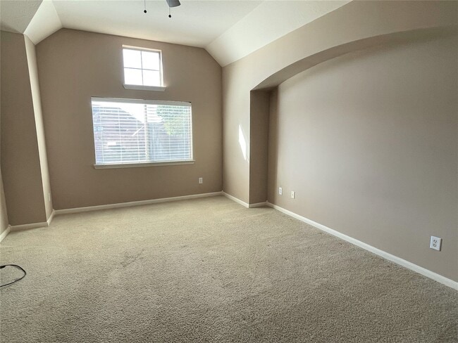 Building Photo - 3305 Knollcrest Ln