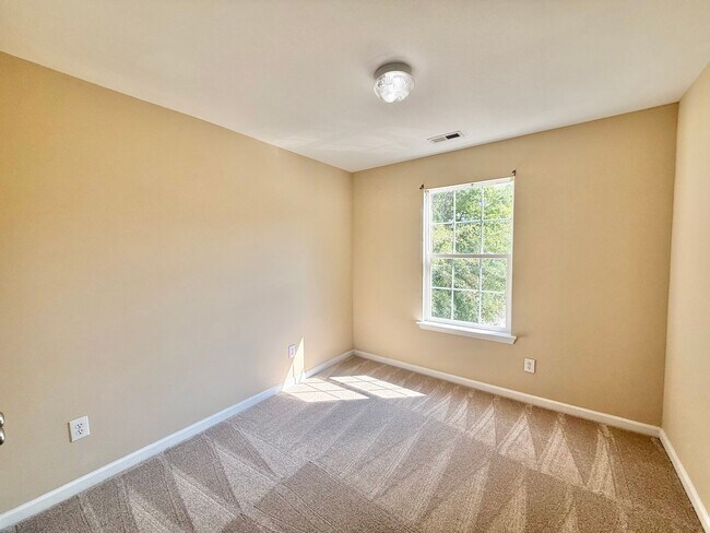 Building Photo - 3932 Laurel Glen Dr