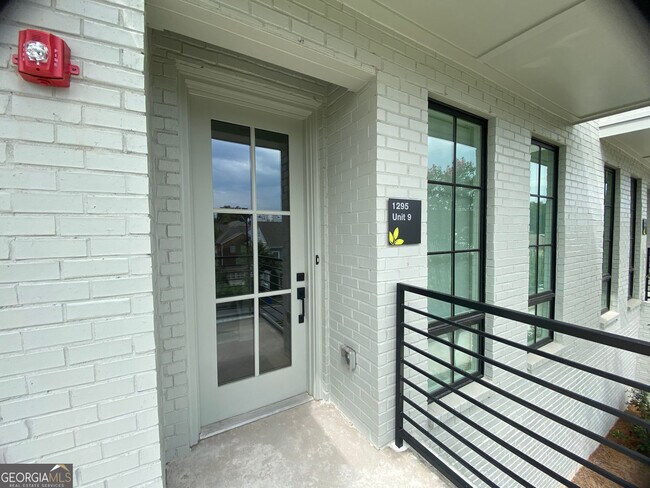 Building Photo - 1295 Longreen Ter NW