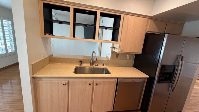 Building Photo - DESIRABLE TWO BEDROOM TWO BATH HOME IN STUDIO CITY