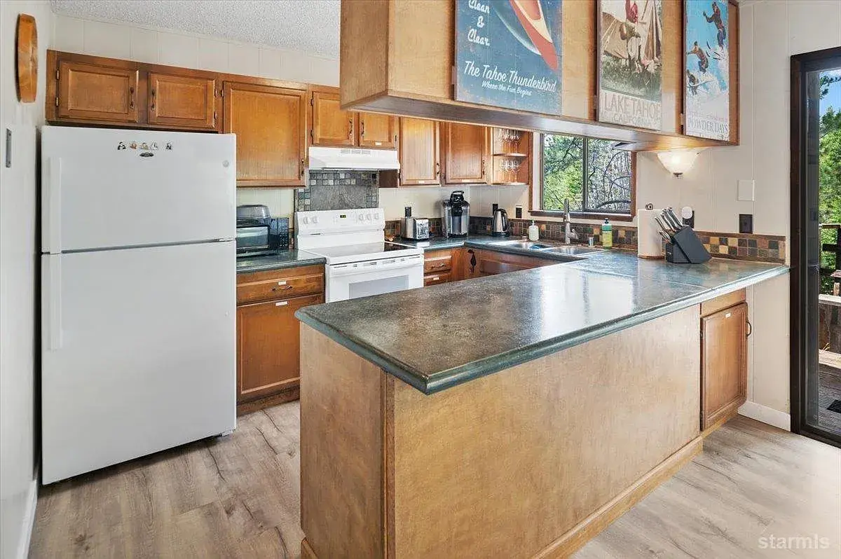 Building Photo - 1435 Thunderbird Dr
