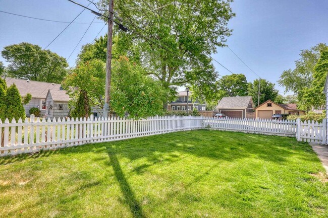 Building Photo - 5100 N Idlewild Ave