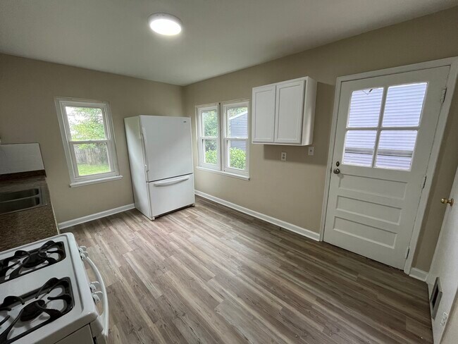 Building Photo - 4023 Valley View Dr