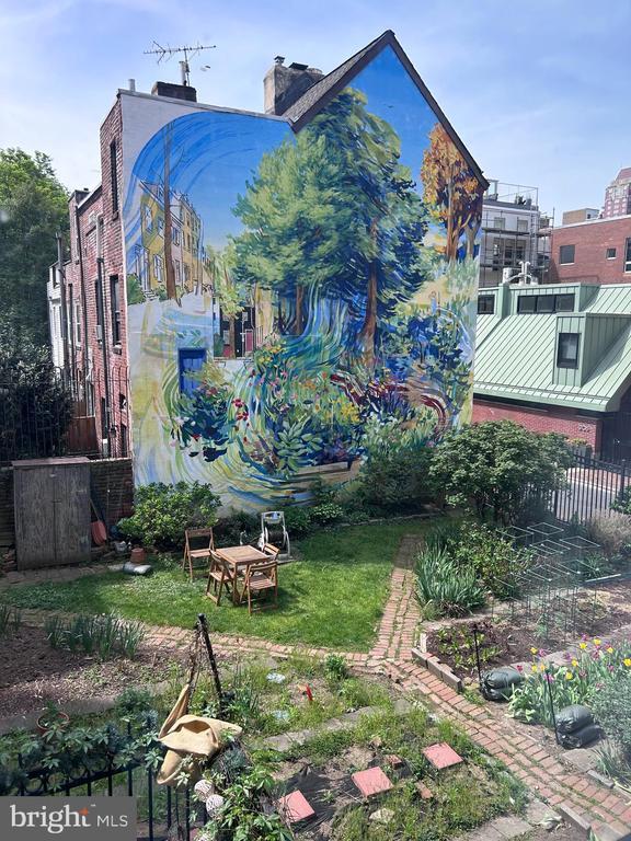 Building Photo - 1112 Locust St