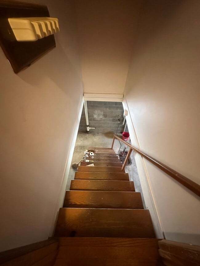 Building Photo - Spacious brick house with a caport and unf...