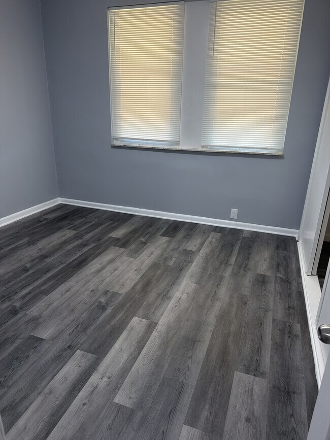 Building Photo - 2225 McClellan St