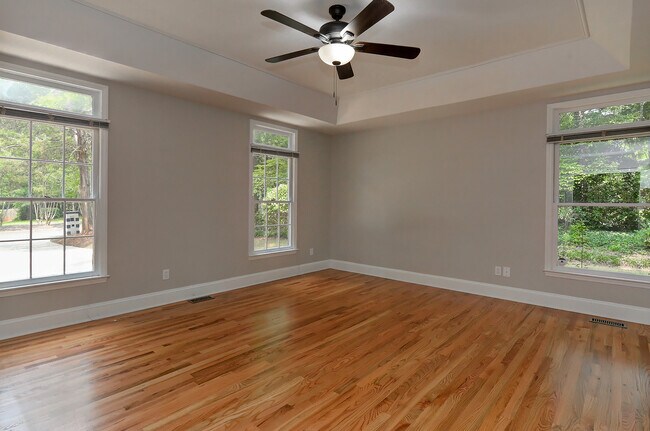Building Photo - 801 Brightwood Ln