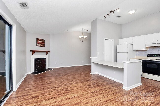 Building Photo - 7530 Pebblestone Dr