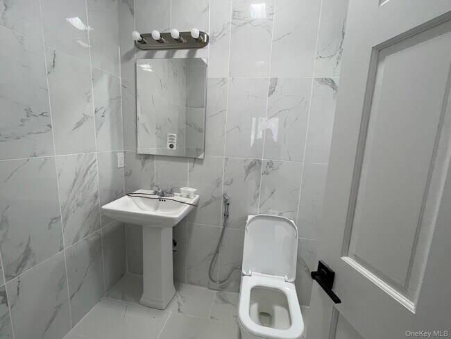 Building Photo - 136 Park Ave