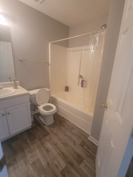 Building Photo - 3042 Knoll View Pl